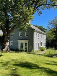 258 S Main St in Sherborn, MA - Foto de edificio - Building Photo