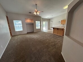1639 E Knight Ct in Visalia, CA - Building Photo - Building Photo
