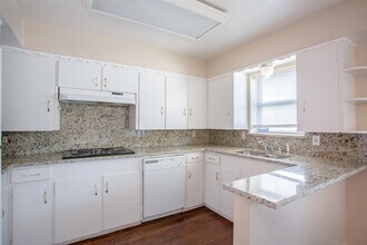 7010 Kingsbury Dr in Dallas, TX - Building Photo - Building Photo
