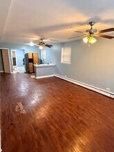 7637 S Essex Ave in Chicago, IL - Foto de edificio - Building Photo