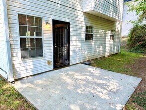 1389 Highgrove Way in Atlanta, GA - Building Photo - Building Photo