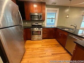 29E Humphreys St in Boston, MA - Building Photo - Building Photo