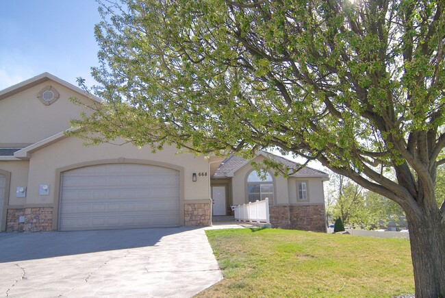 property at 668 Eaglewood Dr