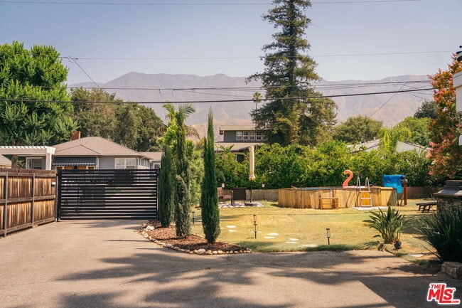 624 W Mariposa St in Altadena, CA - Building Photo - Building Photo