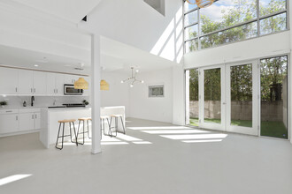 4111 Sunset Blvd in Los Angeles, CA - Building Photo - Building Photo