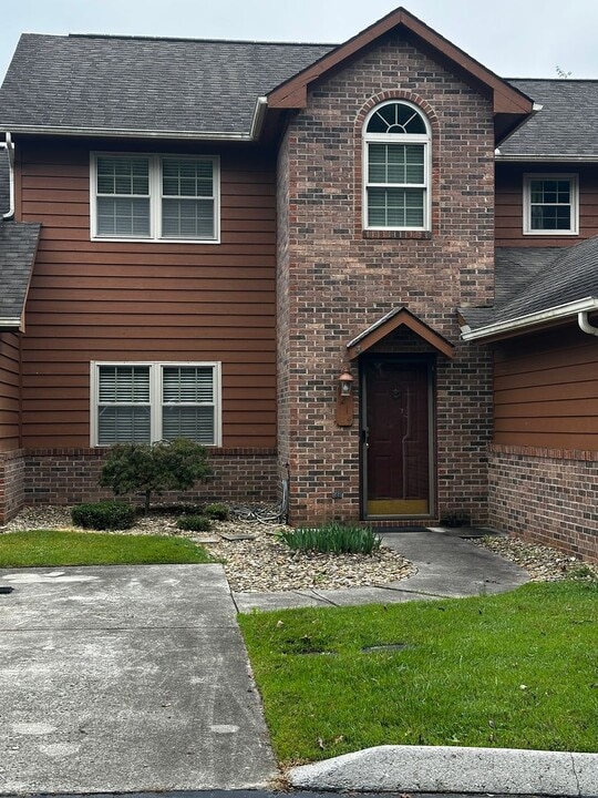 1214 Secretariat Dr in Morristown, TN - Building Photo