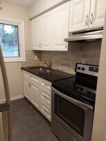 477 Dean Ave in Oshawa, ON - Building Photo