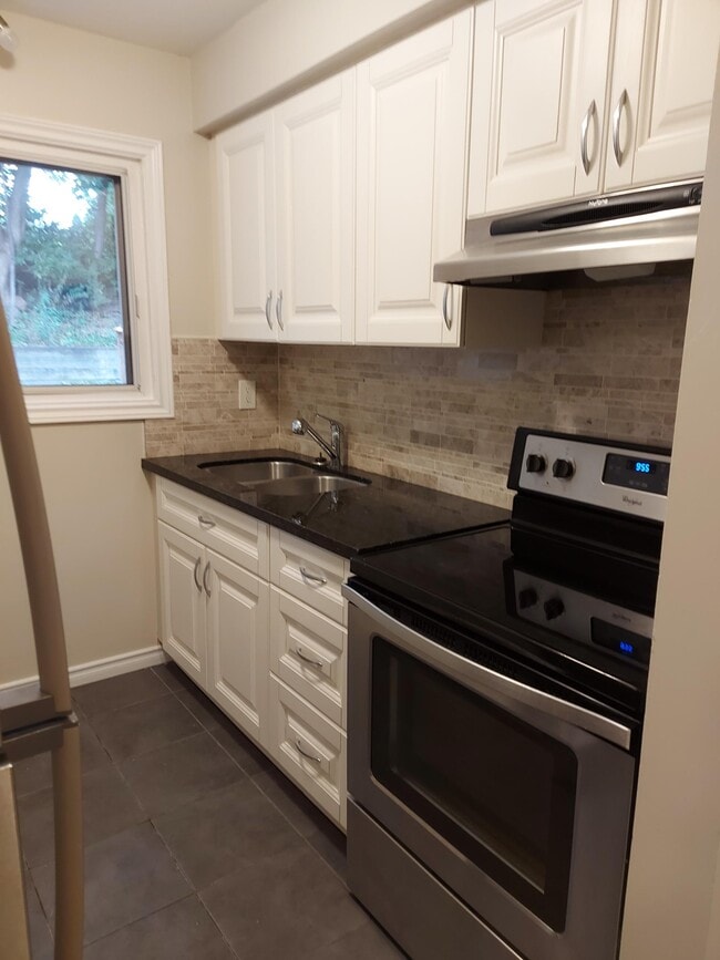 477 Dean Avenue in Oshawa, ON - Building Photo - Building Photo
