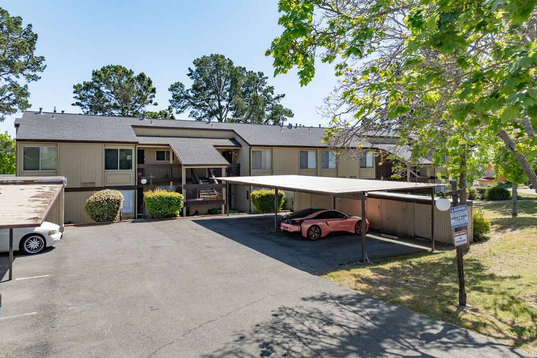 Summit Ridge Condominiums in Vallejo, CA - Foto de edificio