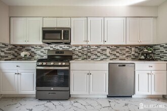 34 Hershey Rd in East Brunswick, NJ - Building Photo - Building Photo