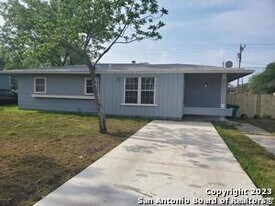 654 Santa Monica St in San Antonio, TX - Building Photo