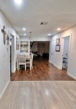 508 Clear Lake Rd in Highlands, TX - Building Photo - Building Photo