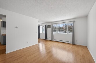 2740 Rosalyn Ct in New Hope, MN - Building Photo - Building Photo