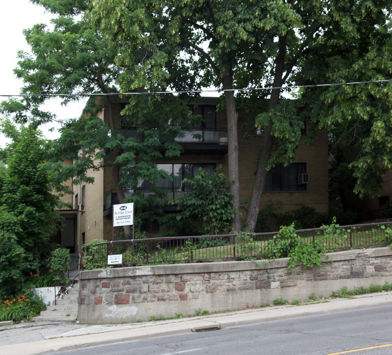 1643 Bathurst St in Toronto, ON - Building Photo