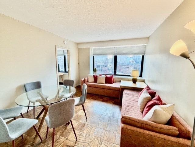 65 E India Row in Boston, MA - Foto de edificio - Building Photo