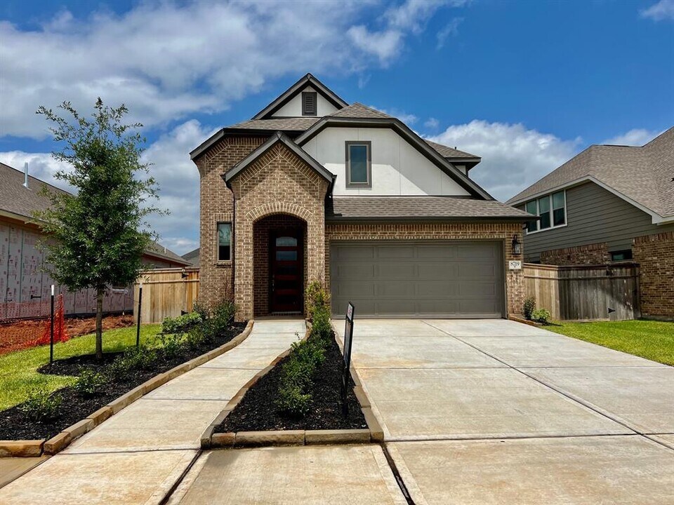 8719 Arbor Trail Dr in Missouri City, TX - Building Photo