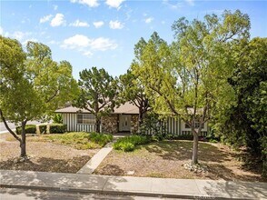 702 Scripps Dr in Claremont, CA - Foto de edificio - Building Photo