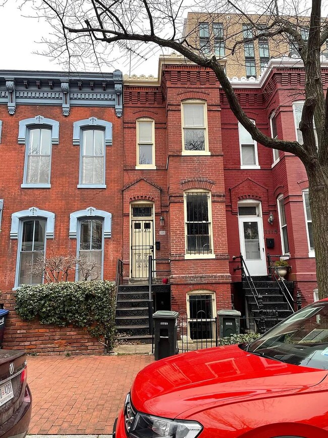 property at 1115 1/2 5th St NW