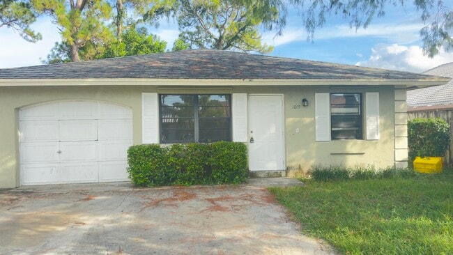 1015 Staghorn St in Wellington, FL - Building Photo - Building Photo