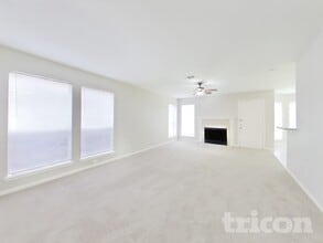 1702 Glacier Blue Dr in Fresno, TX - Foto de edificio - Building Photo