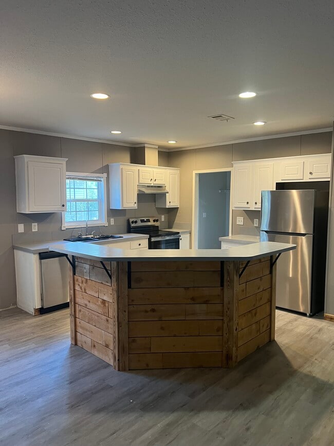 477 Windwood Dr in Livingston, TX - Building Photo - Building Photo