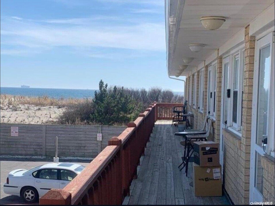 979 Oceanfront in Long Beach, NY - Building Photo