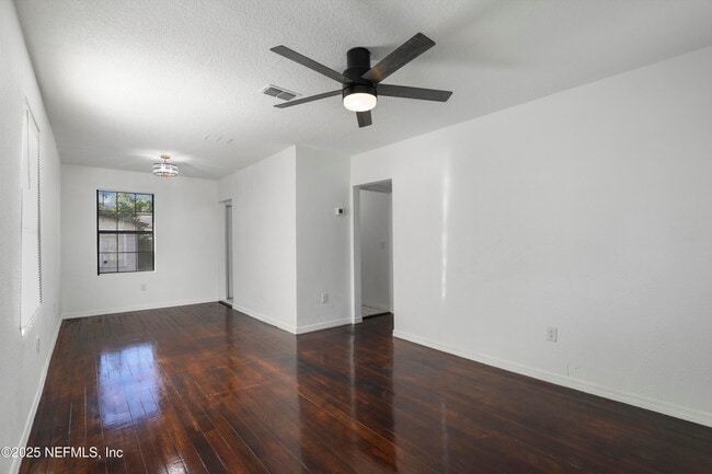 5246 Sunderland Rd in Jacksonville, FL - Building Photo - Building Photo