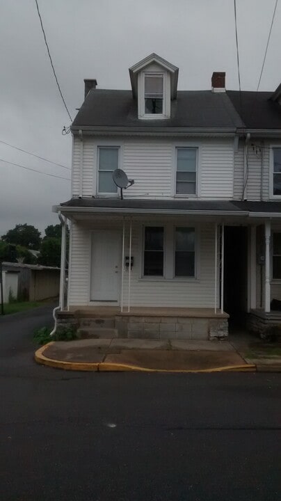 118 S 17th St in Lebanon, PA - Building Photo