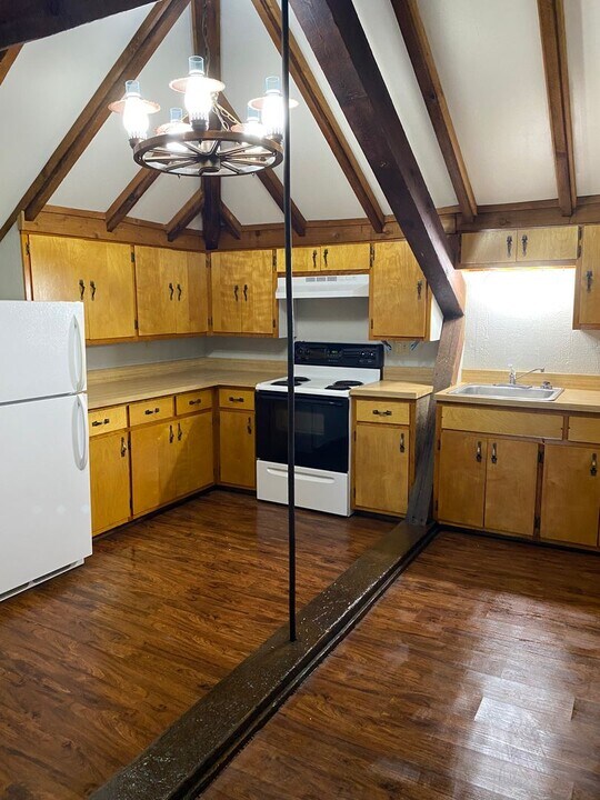 125 Federal Aid Secondary 1780 in Lebanon, IL - Building Photo