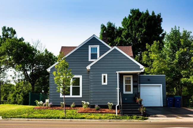 property at 216 E Thomas St