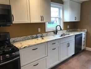 1430 Simona Dr in Pittsburgh, PA - Building Photo - Building Photo