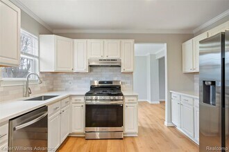 33533 Rhonswood St in Farmington Hills, MI - Building Photo - Building Photo