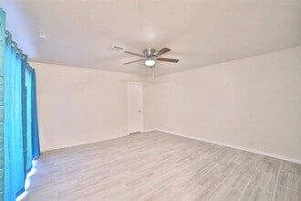 10723 Shawnbrook Dr in Houston, TX - Building Photo - Building Photo