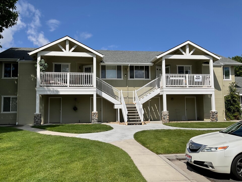 459 W State St in Eagle, ID - Foto de edificio