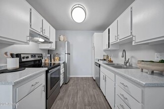 4337 N 53rd Ln, Unit B1 in Phoenix, AZ - Building Photo - Building Photo