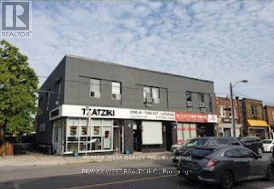425 Jane St in Toronto, ON - Building Photo