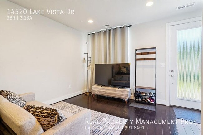 14520 Lake Vista Dr in Chantilly, VA - Building Photo - Building Photo