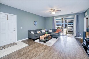 1040 Hancock Creek S Blvd, Unit 101 in Cape Coral, FL - Building Photo