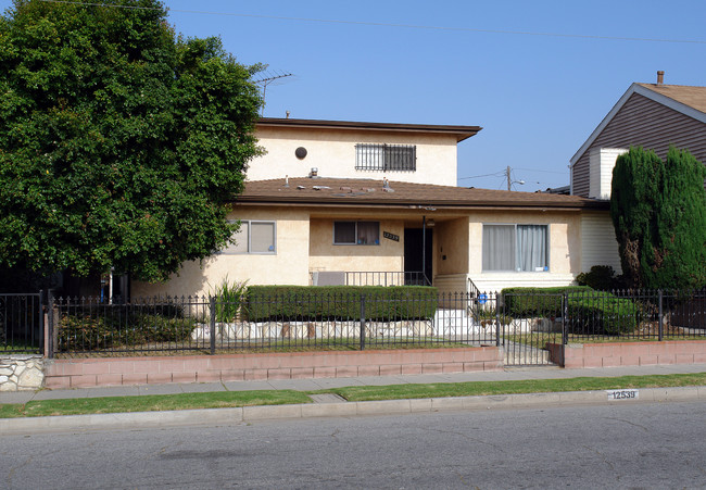 12539 York Ave in Hawthorne, CA - Building Photo - Building Photo