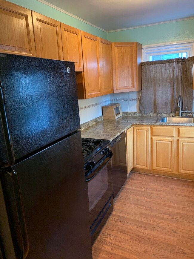 57 Vanderbilt Ave, Unit 2