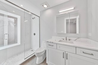 935 W Winona St in Chicago, IL - Building Photo - Building Photo