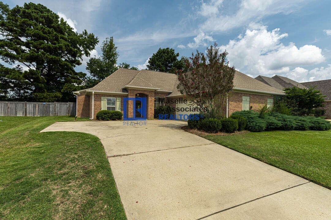 100 Bremen Ct in Madison, MS - Building Photo