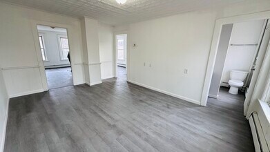 9 Oak St-Unit -4 in Vernon, CT - Building Photo - Building Photo