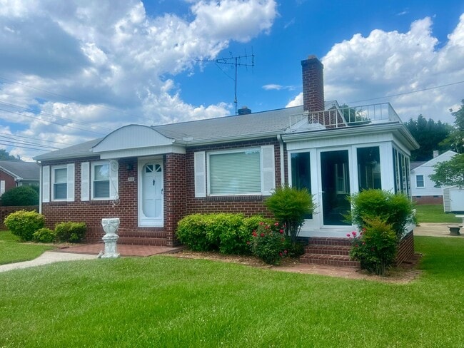 300 E Pine St in Graham, NC - Building Photo - Building Photo