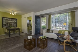 Village Club of Rochester Hills in Shelby Township, MI - Foto de edificio - Building Photo