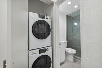 900 Pennsylvania Ave in Miami Beach, FL - Building Photo - Interior Photo