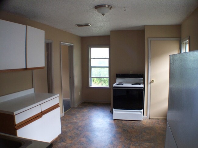 10 E Green St, Unit Apt 1