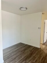 1750 Karen Ave in Las Vegas, NV - Building Photo - Building Photo