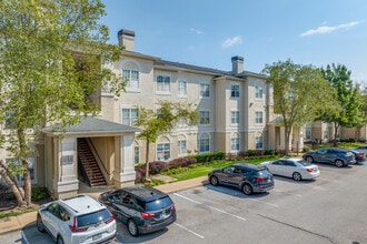 Estancia Apartments in Tulsa, OK - Building Photo - Building Photo
