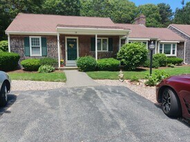 78 Debs Hill Rd in Yarmouth, MA - Building Photo